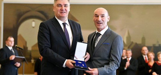 Predsjednik RH odlikovao profesora splitskog Medicinskog fakulteta Janoša Terzića